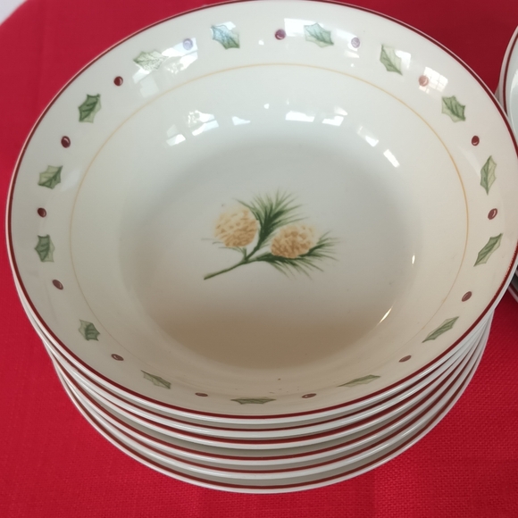 12 MB Merry Brite Soup Bowl - Picture 7 of 7